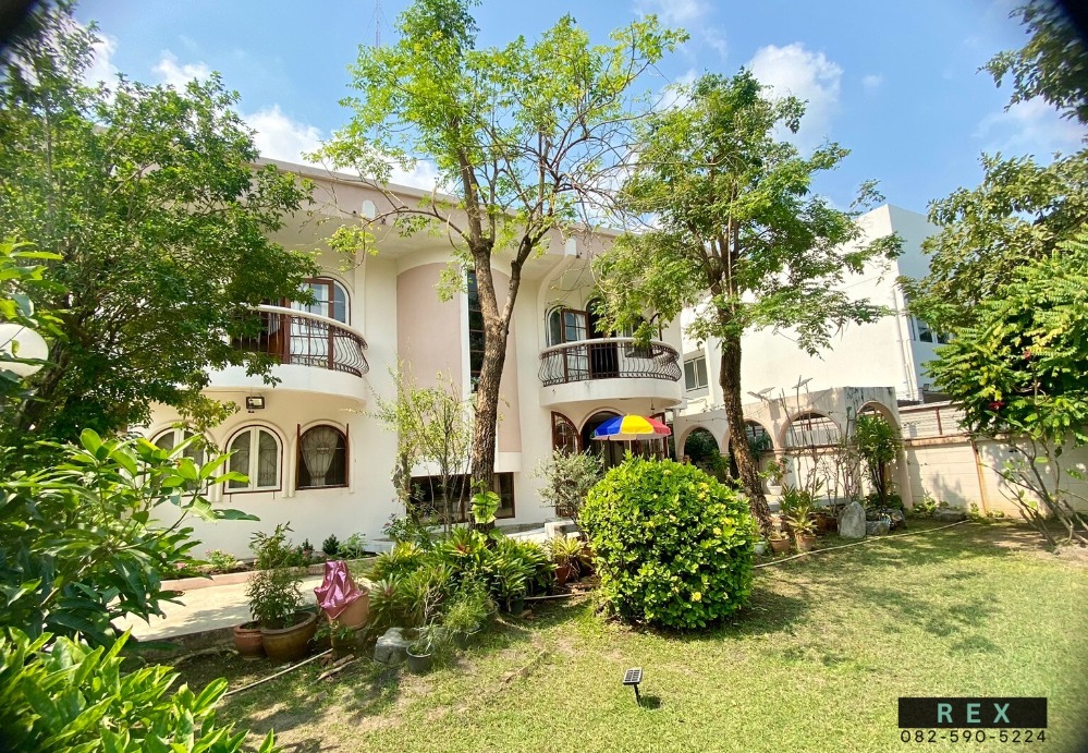 For SaleHouseOnnut, Udomsuk : Sale Single House in Sukhumvit 64 - 4 bedrooms 223 sq.wa Near BTS Punnawithi