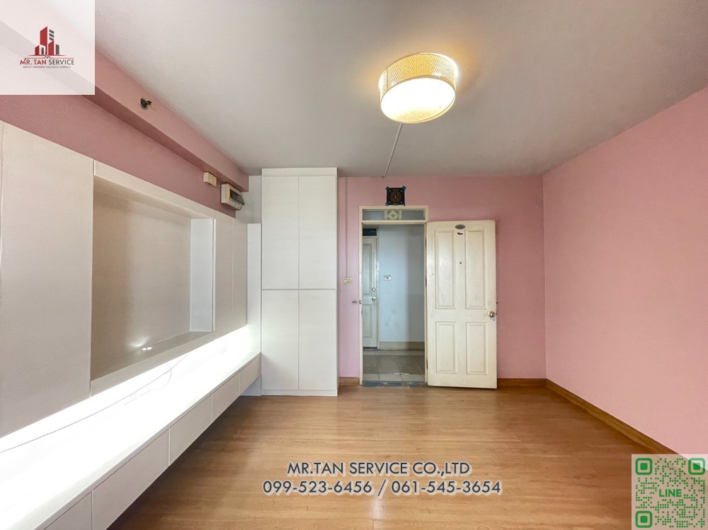 For SaleCondoPattanakan, Srinakarin : Urgent sale!! Price below cost, beautiful built-in room, Supalai Park Srinakarin Condo, near BTS. If interested, contact 099-523-6456.