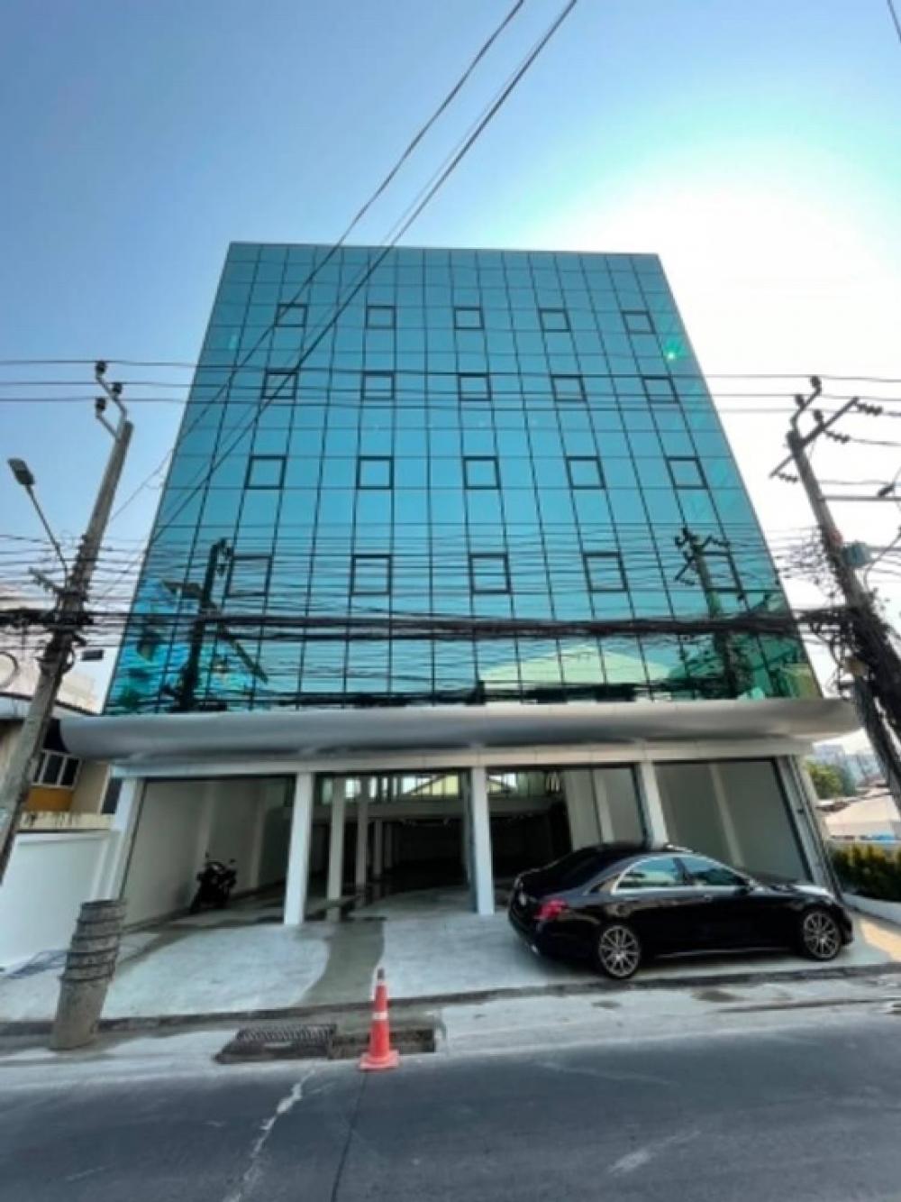 For RentRetailChokchai 4, Ladprao 71, Ladprao 48, : Business building for rent, 6 floors, has an elevator, parking for 16 cars, suitable for a clinic, spa, complete wellness / veterinarian / mother and child clinic. /online seller /CEO brand owner