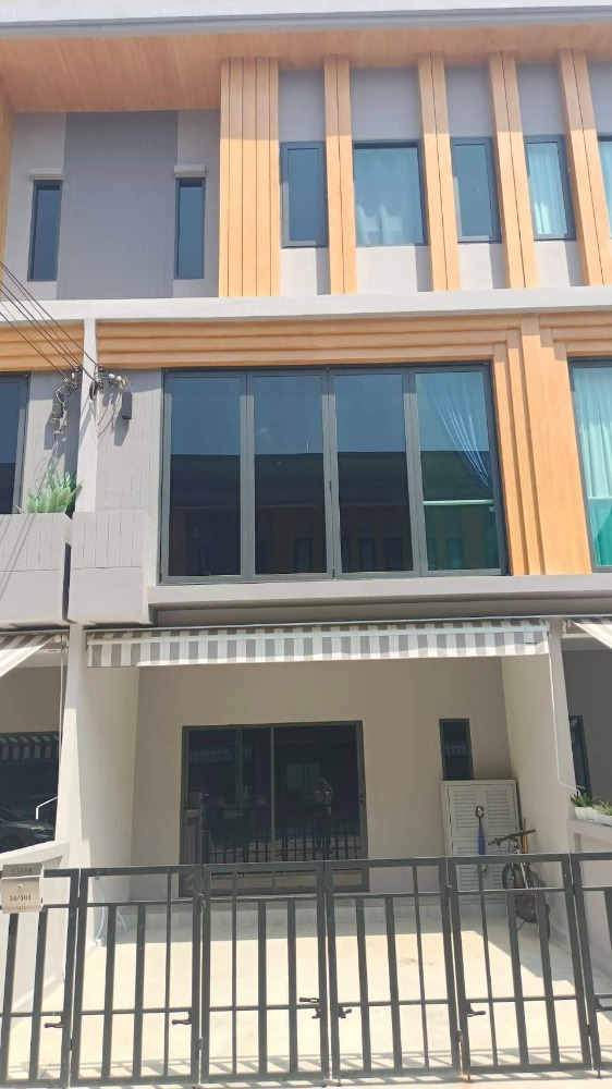 For RentTownhousePattanakan, Srinakarin : 💥HOME FOR RENT 35,000 baht per mount Eigen Premium Townhome Pattanakarn Near Suanluang R.9 Park , Paradise Park Srinakarin