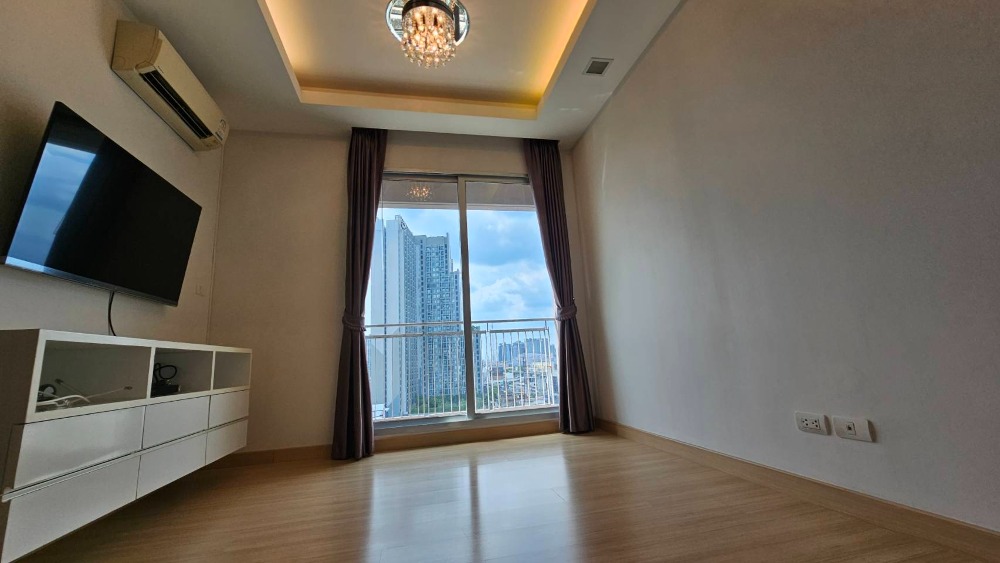 For SaleCondoRama9, Petchburi, RCA : ⭐Sell with tenant til Mar 25
Very good price for 1 bedroom located in good area in town at Thru Thonglor, ฺBuild-in furniture, convenient in traveling in many routes