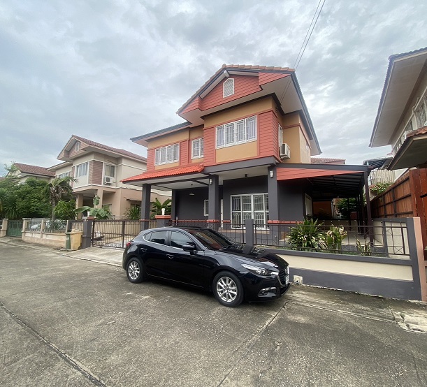 For RentHome OfficePattanakan, Srinakarin : Tel. 081-632-0632 Home Office for rent / 2-story detached house, Suan Racha Village. Krungthep Kreetha Soi 7, 3 air conditioners, newly renovated, can live in or register a company. Can raise small animals