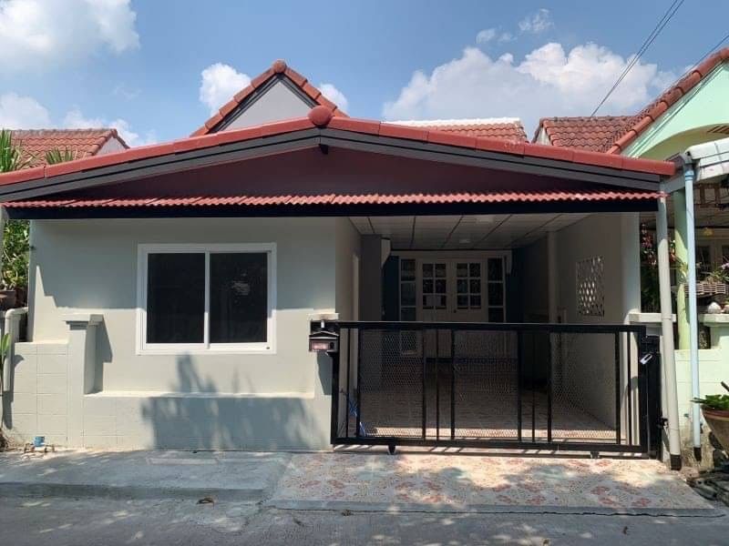 For SaleTownhouseMin Buri, Romklao : Cheap sale, full loan, 1st floor, 26.8 sq m, Nanthawan Village 5, Soi Liabwaree 11, house has 3 bedrooms, 1 bathroom.