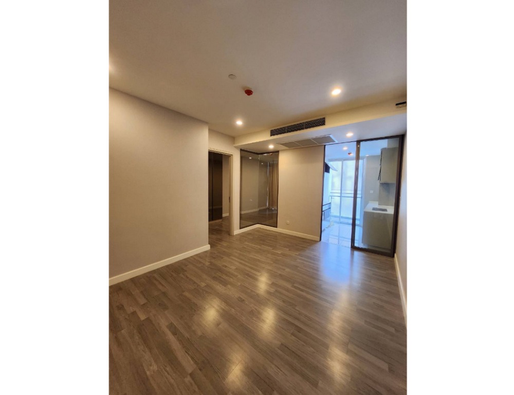 For SaleCondoSathorn, Narathiwat : Call : 099-395-6989 For Sale Condo The Room Sathorn @BTS Saint Louis and Surasak, 46.78 sq.m 1 Bedroom 6th floor, New Room, Ready to move in