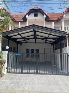 For SaleTownhouseLadkrabang, Suwannaphum Airport : Cheap sale, 2-story townhouse, 25 sq m, Wanarom Village, Soi Chalong Krung 24, house has 3 bedrooms, 2 bathrooms.