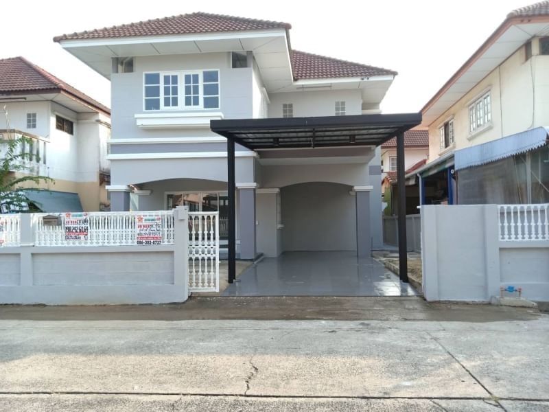 For SaleHouseLadkrabang, Suwannaphum Airport : Cheap sale, full loan, 2-story detached house, 60 sq m, Paradise Village, Soi Romklao 19, house has 3 bedrooms, 2 bathrooms.