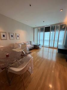 For RentCondoWitthayu, Chidlom, Langsuan, Ploenchit : Fully Furnished 2 Beds Condo for Rent!