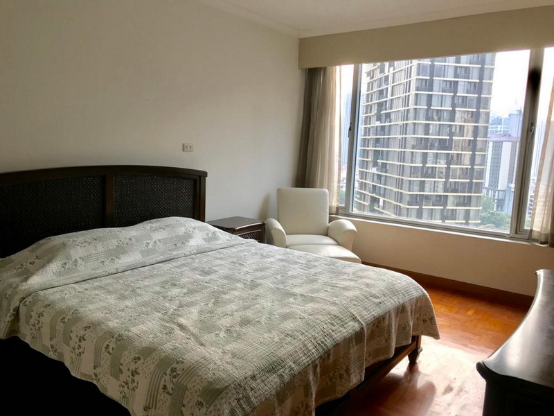 For SaleCondoWitthayu, Chidlom, Langsuan, Ploenchit : Condo for Sale, 2 bedrooms, size 136.56 square meters @Wireless Road.