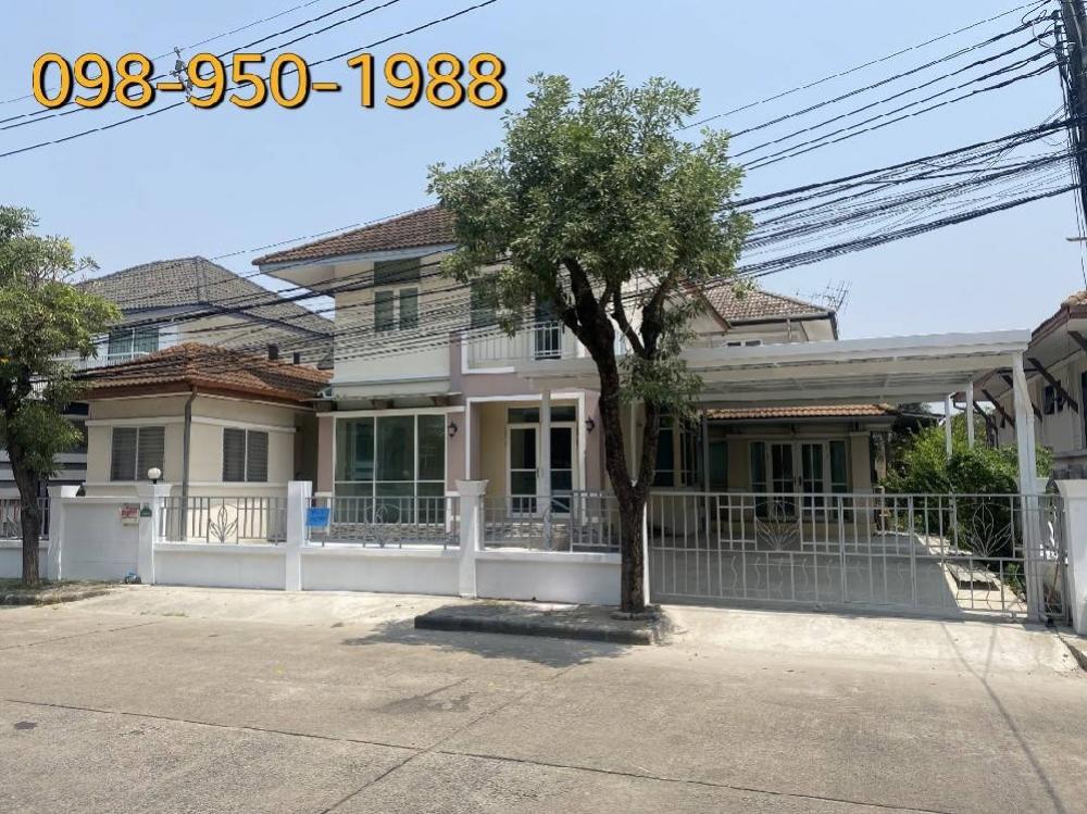 For RentHouseLadprao101, Happy Land, The Mall Bang Kapi : 2-story detached house for rent, Fah Green Park Village, Lat Phrao 101, Intersection 51, area 75 sq m, 3 bedrooms, 3 bathrooms, parking for 8 cars.