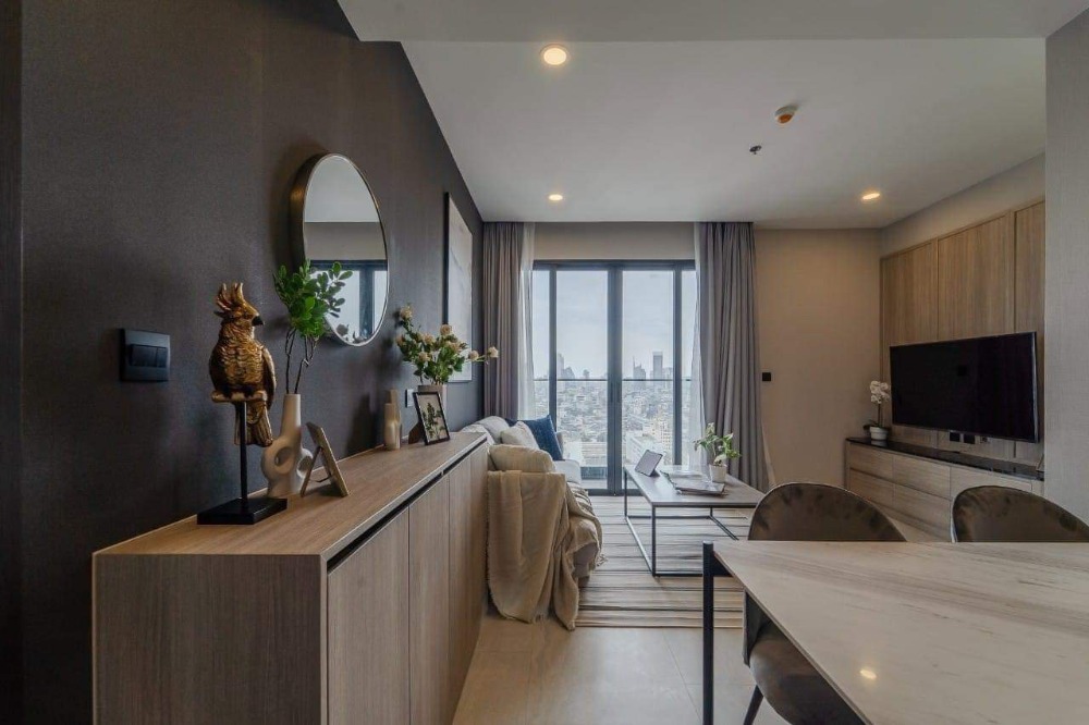 For SaleCondoSiam Paragon ,Chulalongkorn,Samyan : For sale  Premium 2 bedrooms with luxurious furniture, a spacious balcony with a panoramic city view, Close proximity to Siam shopping center and the National Stadium