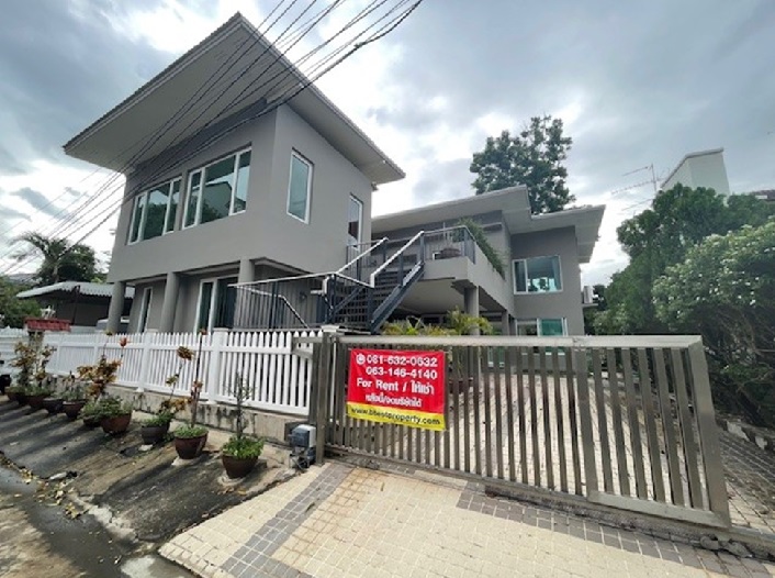 For RentHouseNawamin, Ramindra : Single house for rent / Home Office 2 floors, Garden Home Village, Soi Phahonyothin 60 / Land area 100 square wah, parking for 6 cars, 10 air conditioners / Some furniture / Renovated the whole house / Living or Home Office