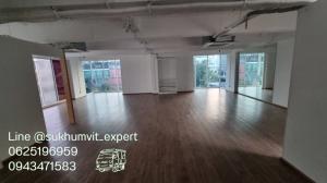 For RentRetailSukhumvit, Asoke, Thonglor : BTS Phrom Phong Thonglor for rent, 4th floor area, size 121 sq m. Suitable for spa, hair, nails, music school. cram school There is a list that goes up and down, high end customer group.