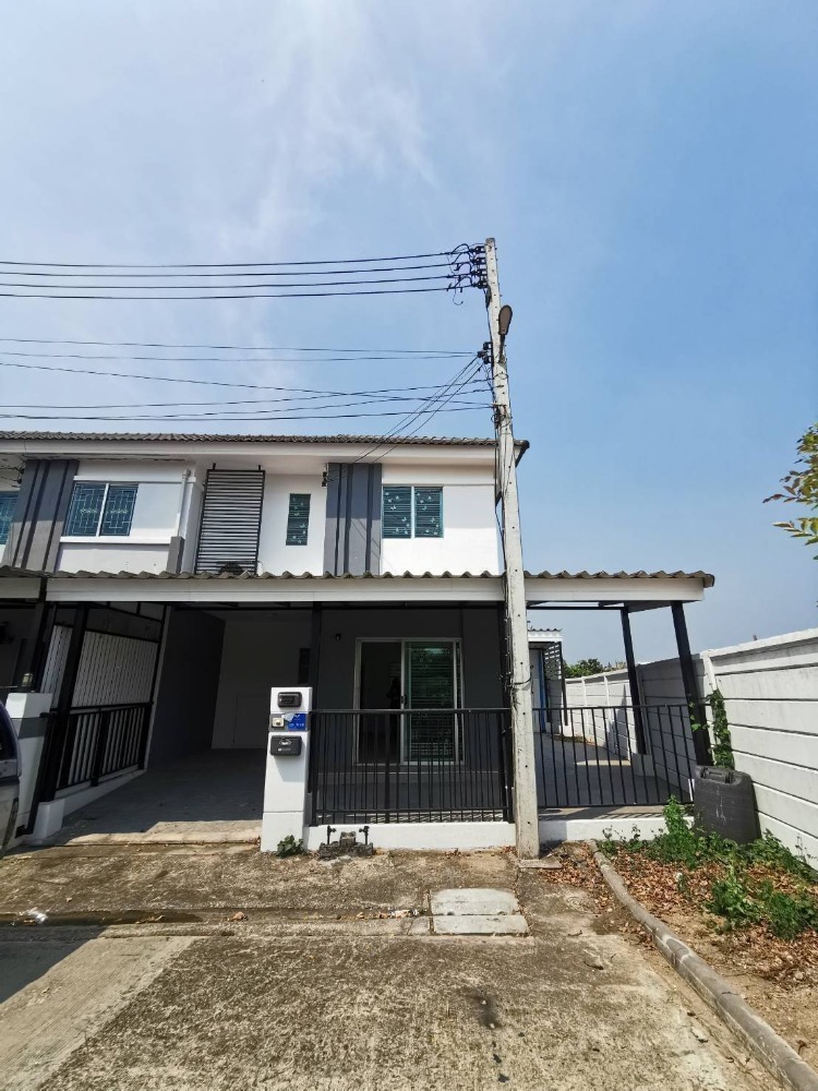 For SaleTownhousePathum Thani,Rangsit, Thammasat : 2-story townhouse for sale, Pruksa 63/1, Bang Kadi, Pathum Thani, 26.8 sq m, usable area 98 sq m, 3 bedrooms, 2 bathrooms, 2 parking spaces.