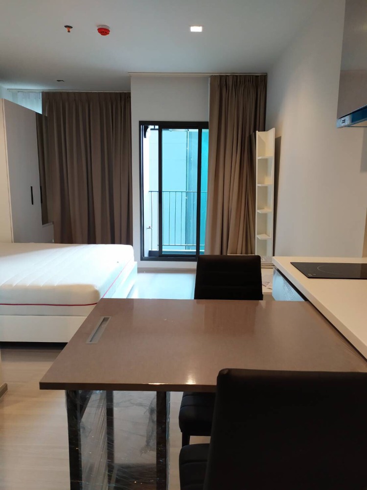 For SaleCondoRama9, Petchburi, RCA : (Urgent, room sold out) Selling price only 3.6 million baht, Studio room (very rare in the building, best yield in the building), size 24.09 square meters, 15th floor, Building A, side next to Rama 9 Road.