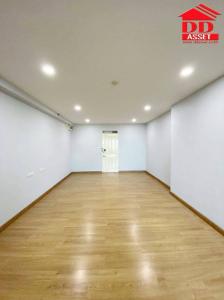 For SaleCondoPattanakan, Srinakarin : Condo for sale, Supalai Park Srinakarin, MRT Yellow Line, Sri Udom Station, code C8109.