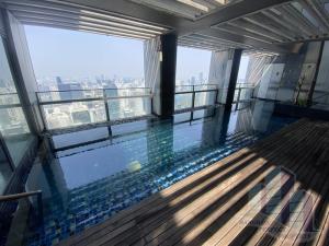 ให้เช่าคอนโดสาทร นราธิวาส : Amazing Triplex Penthouse ที่คอนโด The Met สาทร กรุงเทพฯ