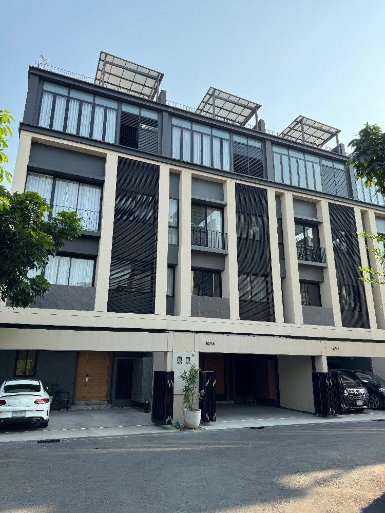 For SaleTownhouseRama9, Petchburi, RCA : Townhome for sale in the Aires Rama 9 project.