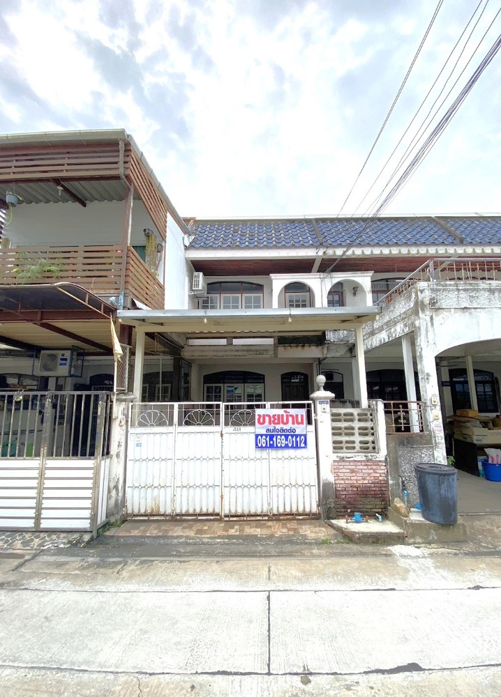 For SaleTownhouseChokchai 4, Ladprao 71, Ladprao 48, : House for sale, 2-story townhouse, 18 sq m., Grand Village Village, Lat Phrao 80/3, Lat Phrao-Bang Kapi Road area. Near BTS Ladprao 71, only 400 meters. Best location - Townhouse at Ladprao