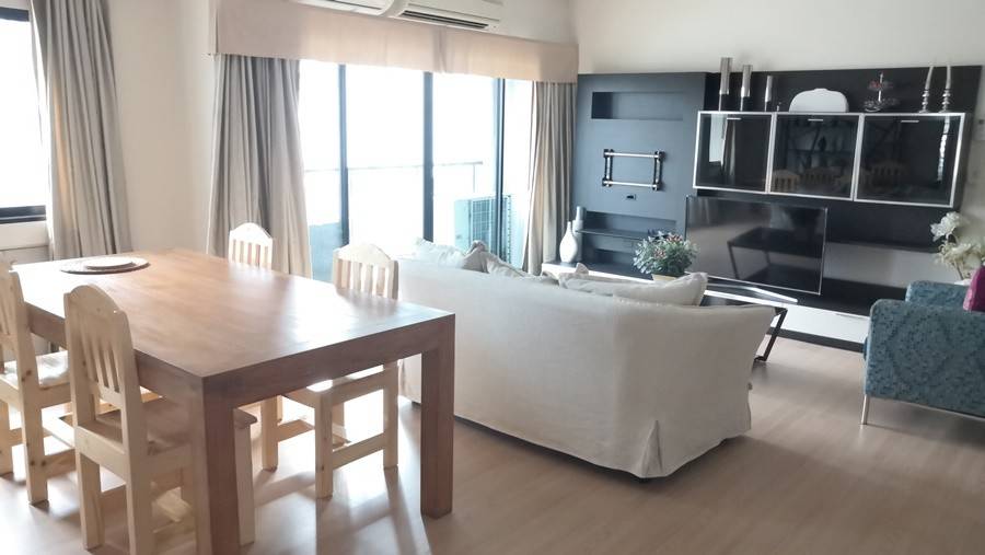 For RentCondoWitthayu, Chidlom, Langsuan, Ploenchit : ● Prime Location ● 10+ Floor 142.00 sq.m. 3 Beds | Condo near BTS Ploenchit 2 mins, Central Embassy 2 mins.