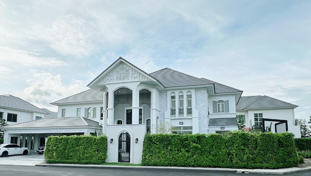 For SaleHouseLadkrabang, Suwannaphum Airport : ♦ Luxury mansion ♦ 202.00 sq.w. | 5 beds, Fully-fitted | Near MRT Nom Klao 9 mins , APL Ban Thap Chang 12 mins , Suvarnabhumi Airport 18 mins.