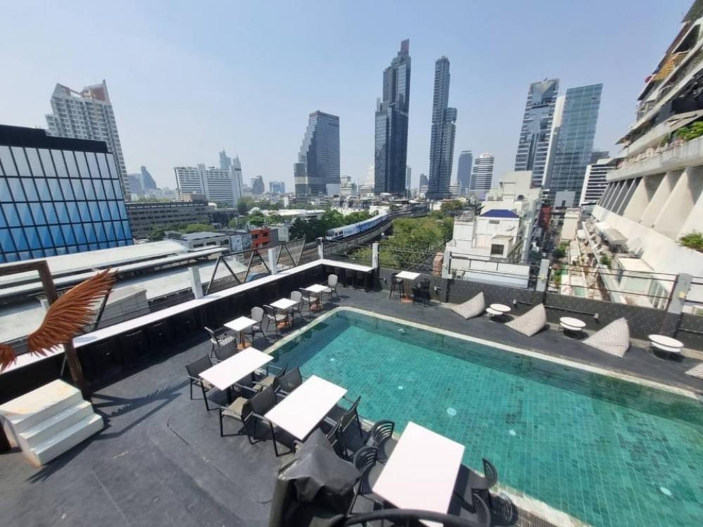 For RentRetailSilom, Saladaeng, Bangrak : Rental : Roof Top with Kitchen & Swiming Pool in Silom  , 267 sqm ** Cannabis Can Accept ** 🔥🔥Rental : 200,000 THB / Month 🔥🔥More Information📱Tel : 0619979915 / Kat📱Line : 0619979915 ดูเพิ่มเติมได้ที่https://www.facebook.com/PS.Living.Offic