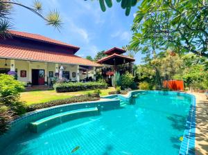 For SaleHouseHuahin, Prachuap Khiri Khan, Pran Buri : An exceptional quality home situated in the premier development in Hua Hin. Only 5km south of Hua Hin centra.