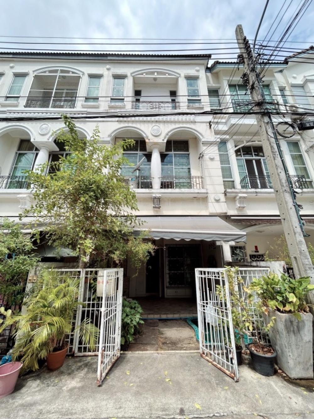 For SaleTownhouseChokchai 4, Ladprao 71, Ladprao 48, : House for sale in the middle of the city, Lat Phrao 71, Project 2 (Soi Nakniwat 11)