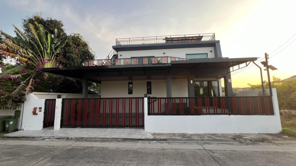 For SaleHousePinklao, Charansanitwong : 3-story detached house | Fully furnished | Swimming pool | salt-water swimming pool | Near Haus Clover Ratchaphruek-Chaengwattana, next to Denla School.