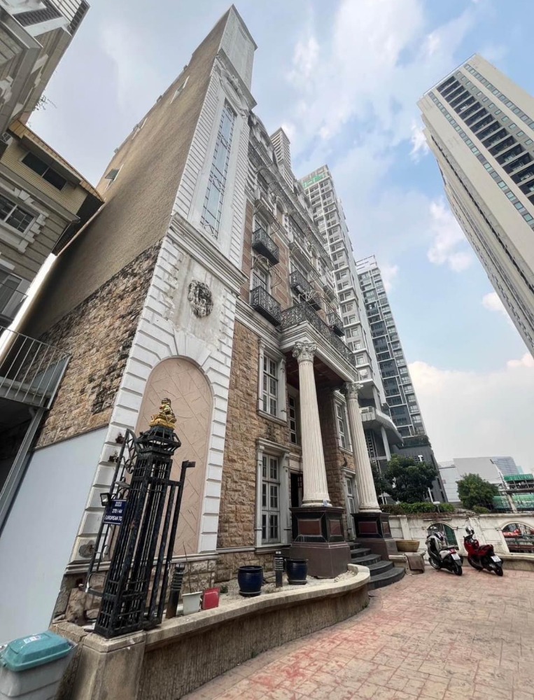 For RentHouseRama9, Petchburi, RCA : ❖ Luxury class ❖ 8 floors, 71 sq.w. 1,200 sq.m., Elevator, Swimming pool | Can do business, 5-7parking | Near MRT Rama 9 2 mins., Central Rama 9 3 mins.