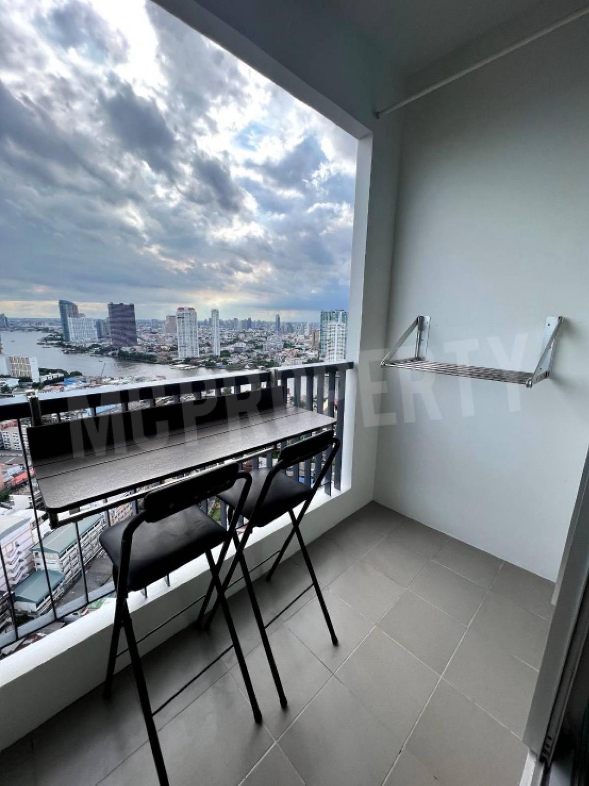 ให้เช่าคอนโดสาทร นราธิวาส : Rhythm Sathorn 2 bedroom 67sqm for rent only 35,000 per month please tel 0816878954 line id 0816878954