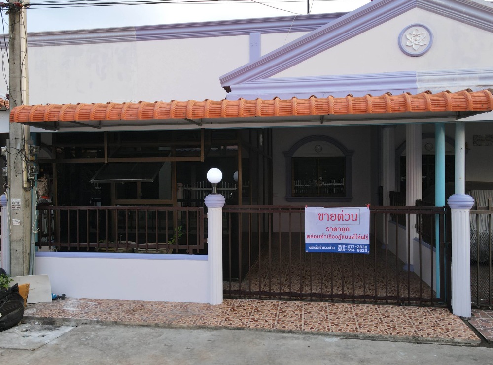 For SaleTownhouseChachoengsao : Townhouse, Rungpitak Village Phanom Sarakham District Chachoengsao Province Renovated the whole house. With special extensions