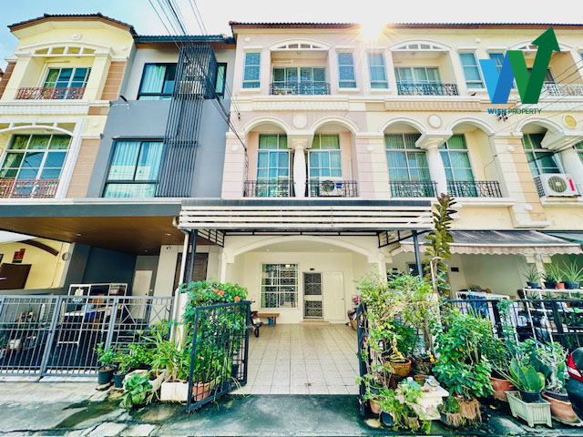 For SaleTownhouseChokchai 4, Ladprao 71, Ladprao 48, : House for sale in Lat Phrao Baan Klang Muang Chokchai 4, complete extension, ready to move in. Near Horwang School, Crime Suppression Division, Don Mueang Tollway. Central Eastville