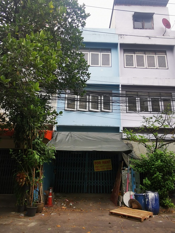 For SaleShophouseRama3 (Riverside),Satupadit : For sale , 3-story commercial building, Soi Wat Phai Ngoen. Sathupradit Road 20, enter Soi Chan 43, intersection 26.