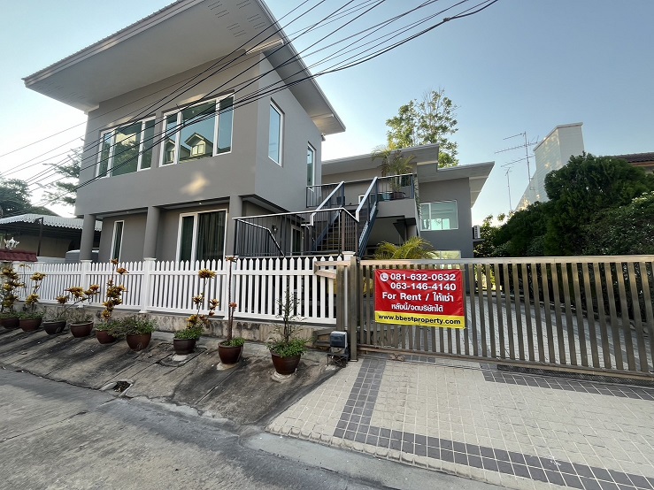For RentHome OfficePathum Thani,Rangsit, Thammasat : Tel. 081-632-0632 Home Office for rent, Soi Phahonyothin 60, Garden Home Village, 2-story detached house, land area 100 square wah, parking for 6 cars, 10 air conditioners / Renovate the whole house / living or Can be an office, can register a company