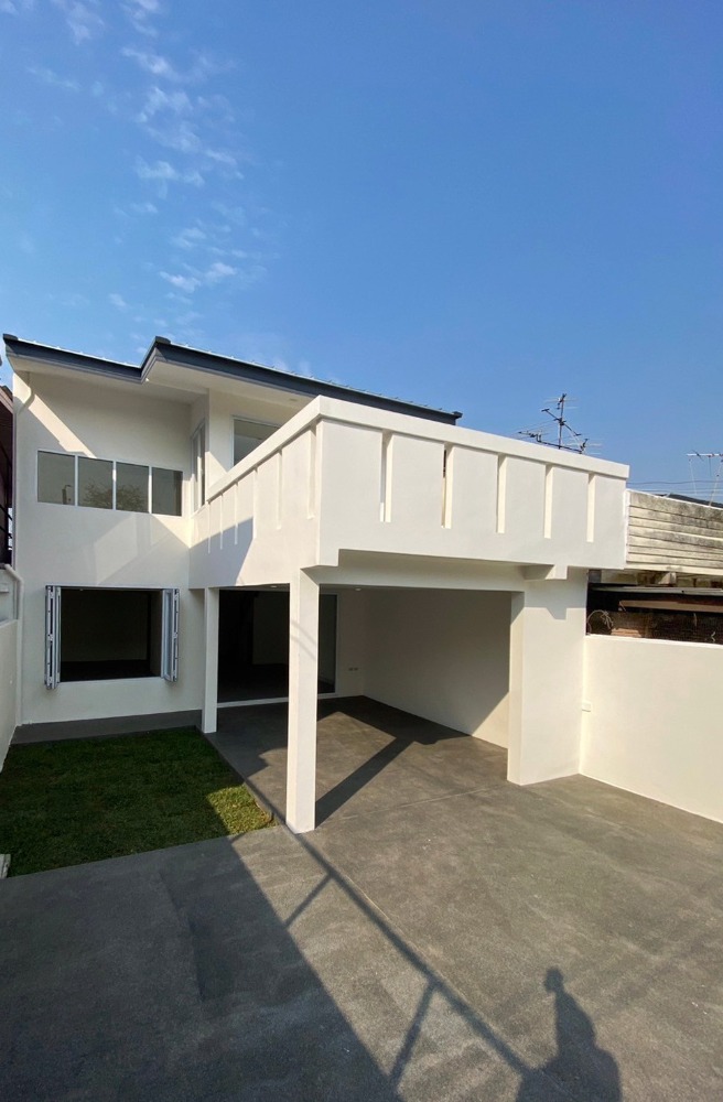 For SaleTownhouseChokchai 4, Ladprao 71, Ladprao 48, : Two-story semi-detached house for sale at 5.2 million baht, Ladprao Area