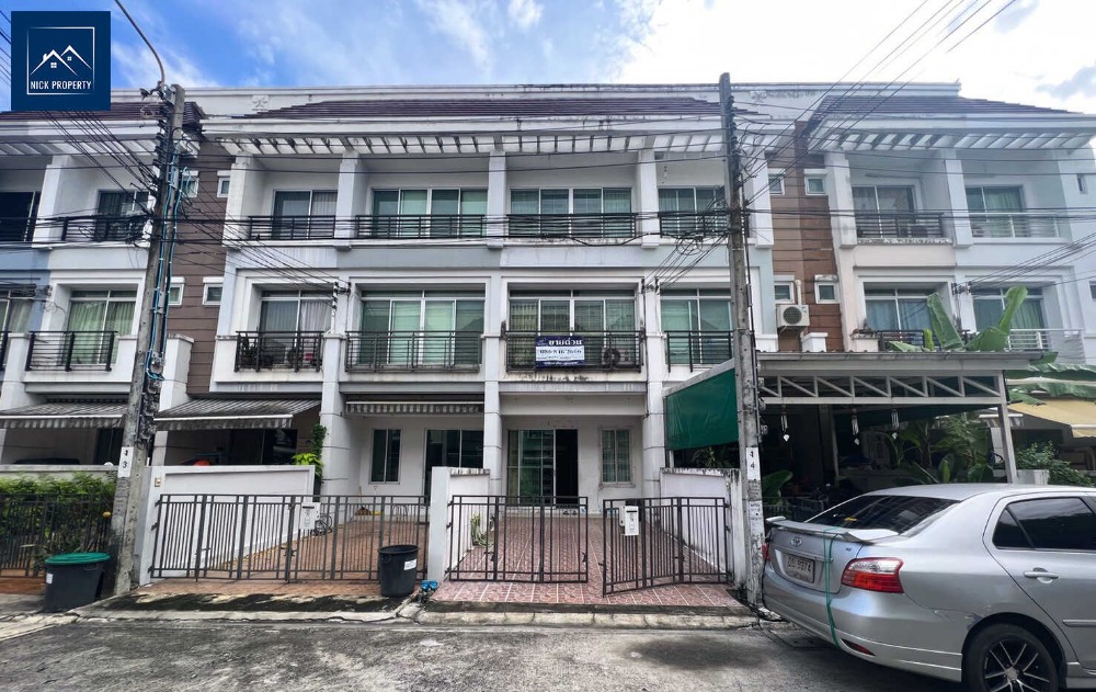 For SaleTownhousePattanakan, Srinakarin : Baan Klang Muang Urbanion: Baan Klang Muang Urbanion Rama 9 - Wongwaen (Krungthep Kreetha) 3-storey townhouse for sale at the cheapest price!!