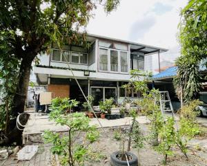 For SaleHome OfficeLadprao, Central Ladprao : Single house for sale, 98 wa., Soi Lat Phrao 12, near MRT Lat Phrao, entering the alley about 100 meters.