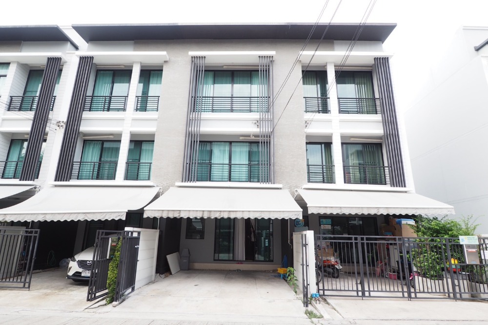 For SaleTownhouseRamkhamhaeng, Hua Mak : Townhome Baan Klang Muang Rama 9 - Ramkhamhaeng / 3 bedrooms (sale with tenant), Baan Klang Muang Rama 9 - Ramkhamhaeng / Townhome 3 Bedrooms (SALE WITH TENANT) JANG001