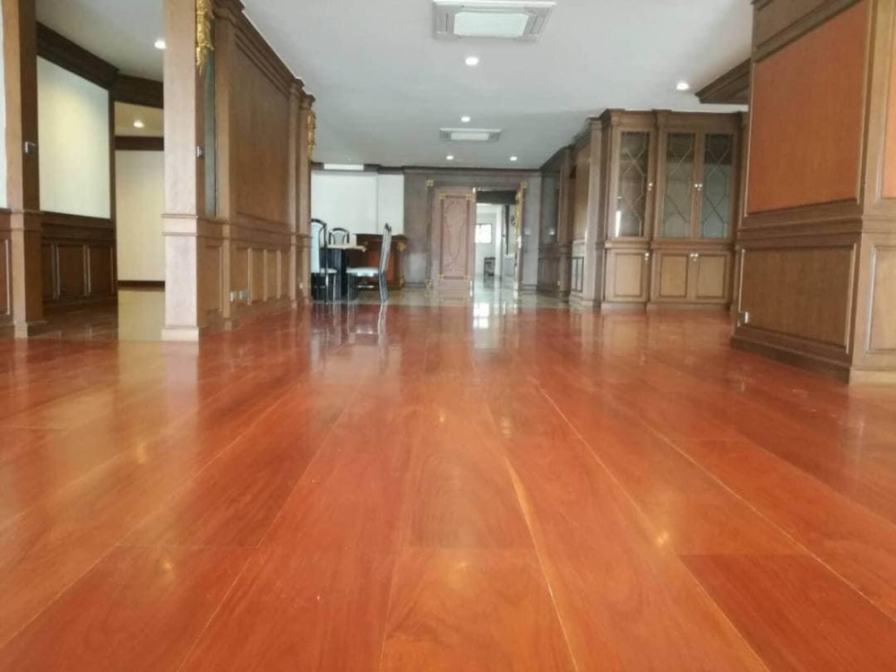 For RentCondoKhlongtoei, Kluaynamthai : 💫Big size of 4 beds, 365 sqm partly furnished ( some furnitures upon request when rent) , near Bumrungrat hospital, Central Chidlom , Terminal 21