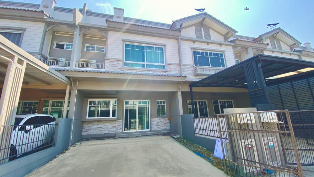 For SaleHouseSamut Prakan,Samrong : Urgent!! Townhome Villaggio, beautiful central area, house with more than enough functions, 3 bedrooms, 3 bathrooms, 2 parking spaces, plus 4 free air conditioners, washing machine, refrigerator.