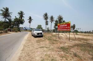 For SaleLandHuahin, Prachuap Khiri Khan, Pran Buri : Land for sale, price 40% lower than Treasury Department appraisal, area 6-2-30 rai, 0.9 km from Phetkasem Road and 1.5 km from Lotus, Mueang Prachuap Khiri Khan District.