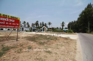 For SaleLandHuahin, Prachuap Khiri Khan, Pran Buri : Land for sale, price 40% lower than Treasury Department appraisal, area 6-2-30 rai, 0.9 km from Phetkasem Road and 1.5 km from Lotus, Mueang Prachuap Khiri Khan District.