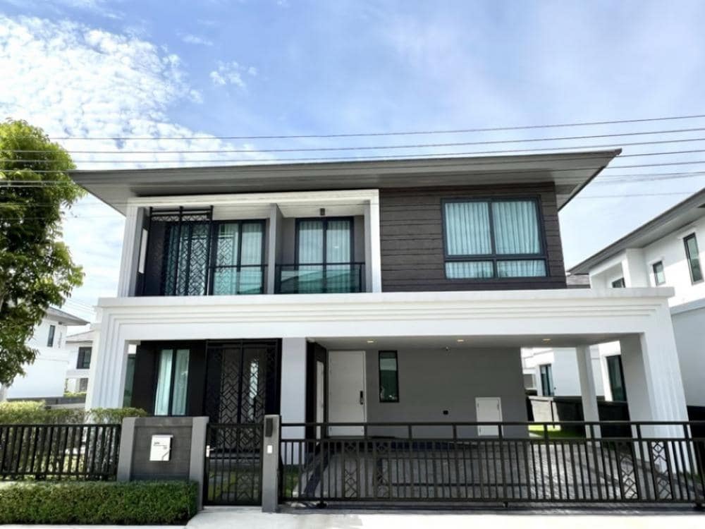 For SaleHouseBangna, Bearing, Lasalle : House for sale, Grand Britania Bangna, Bangna KM.12, luxury detached house, Modern British style, near Mega Bangna, with a price of only 13,500,000 baht.