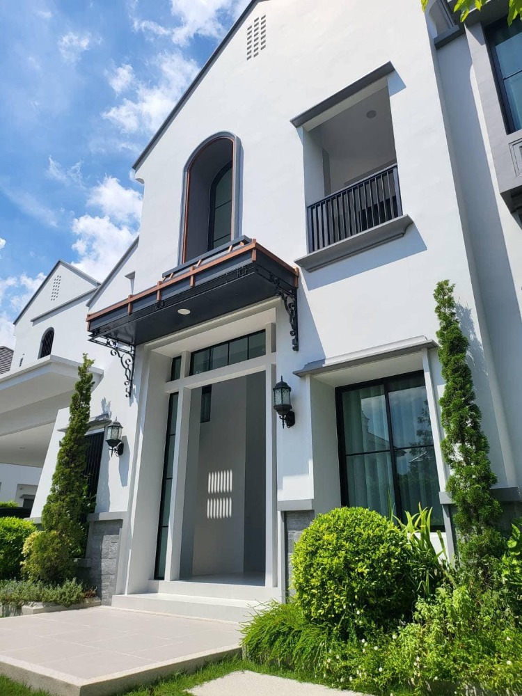 For RentHousePattanakan, Srinakarin : ❖ Nice decoration ❖ detached house 2 storey 121.00 sq.w. | 4 beds 4 parking | near Little Walk 8 mins, Market Place Krungthepkreetha 10 mins, Brighton International School 13 mins