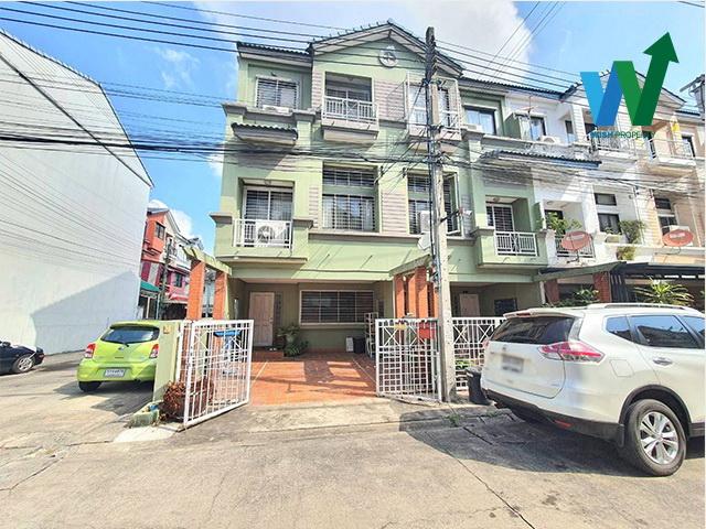 For SaleTownhouseChokchai 4, Ladprao 71, Ladprao 48, : House for sale in the middle of the city, Lat Phrao 71 project, 1 corner plot, size 21.1 sq m., can make an office. Ready to be near the MRT Lat Phrao 71.