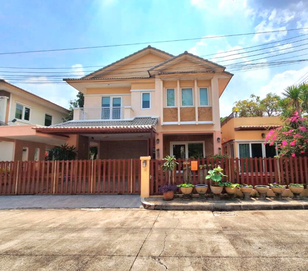 For SaleHouseBangna, Bearing, Lasalle : Beautiful detached house for sale, corner house, beginning of the project, Manthana Village, Bangna Km. 13, area 73.4 sq m. Beautiful, clean house, ready to move in.