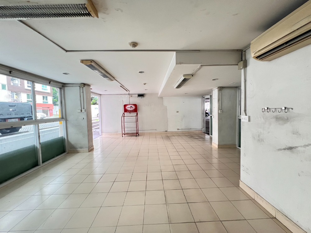 For SaleCondoKaset Nawamin,Ladplakao : SVS-Condo for sale Premsiri Boutique Park, size 41 sq m., Building C, 1st floor, shop under the condo, BTS Kasetsart University.