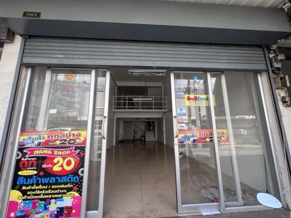 For SaleShophouseRathburana, Suksawat : Building for sale, commercial building, Suksawat 78, Pracha Uthit, Thung Khru, Phra Pradaeng, location to open a shop, open a business, can live in, close to community areas.