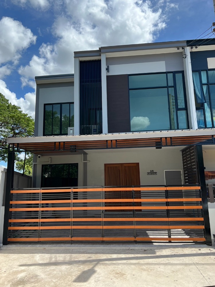 For SaleTownhouseKanchanaburi : 🔥🔥Price adjustment again, super hot, townhouse in the heart of Kanchanaburi, built-in throughout the house, free full set of furniture