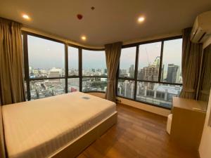 For RentCondoRatchathewi,Phayathai : Condo for rent Q Chidlom, 2 bedrooms, beautiful room, high floor, very good view.